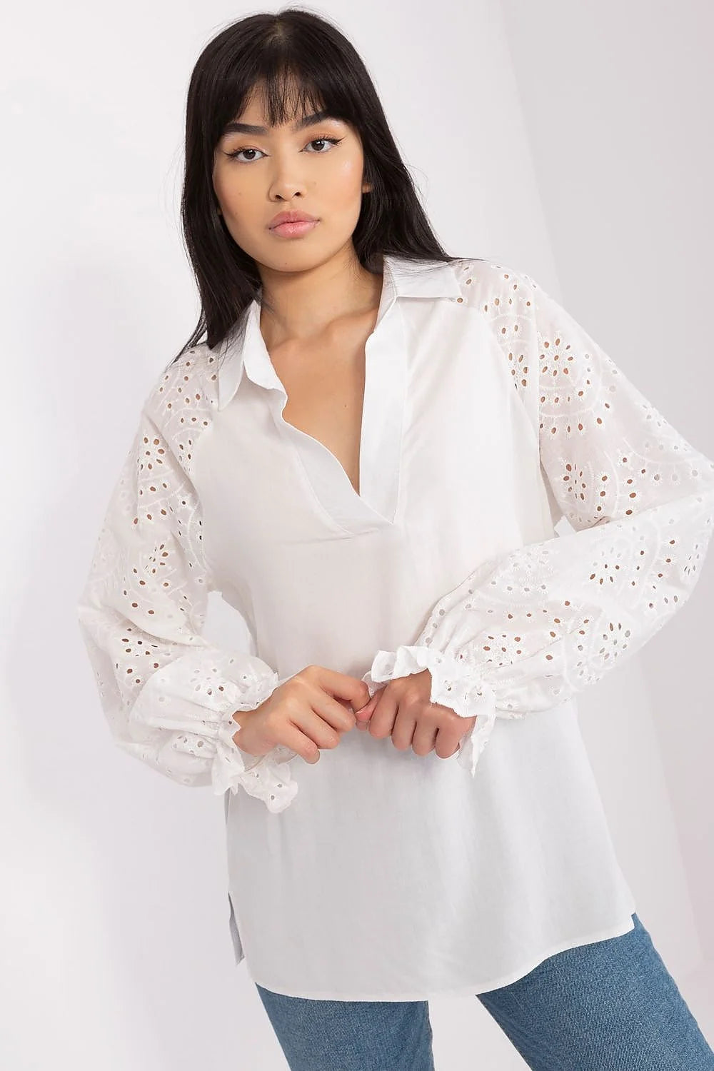 Chemisier Lakerta Blouse Femme Élégante Décontractée Longue Manches Dentelle Blanche Coupe Ample Visage Moderne