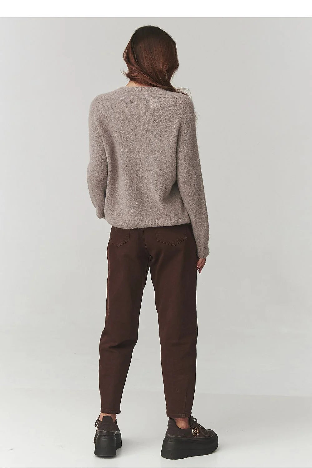 pull femme col rond maille douce taupe coupe boxy oversize manches longues épaules tombantes bords côtes italien polyvalent