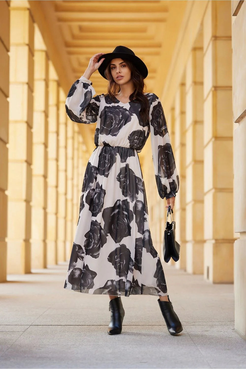 Robe de jour Roco Fashion longue mousseline de soie motifs floraux audacieux couleur blanc cassé manches longues semi-transparentes encolure V ceinture élastique occasion多様