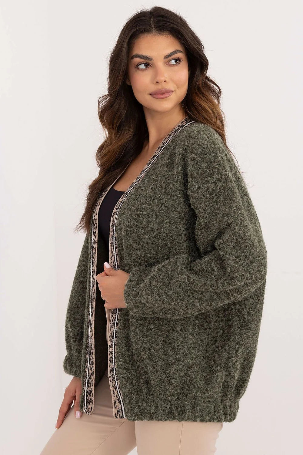 cardigan femme oversize kaki pelucheux maille mi longue col V manches bouffantes galon jacquard beige noir ourlets élastiqués