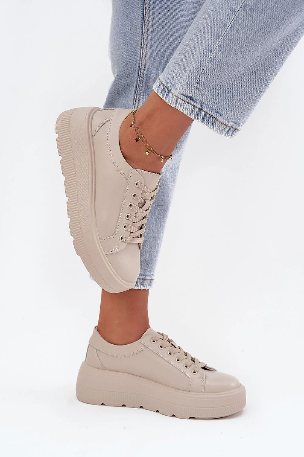 baskets femme cuir naturel beige nude plateforme massive flatform lowtop lacets œillets métallisés discrets bout rond semelle crantée rembourré confort