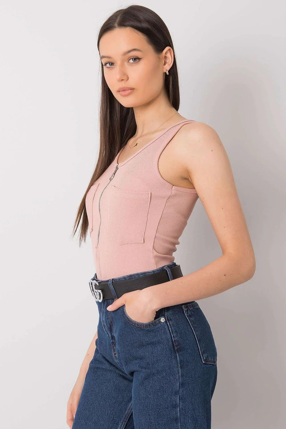 Débardeur femme design moderne épuré col rond ajusté poches plaquées fermeture éclair curseur métal coton mélangé élasthanne 5 polyester 95 rose pâle été mode