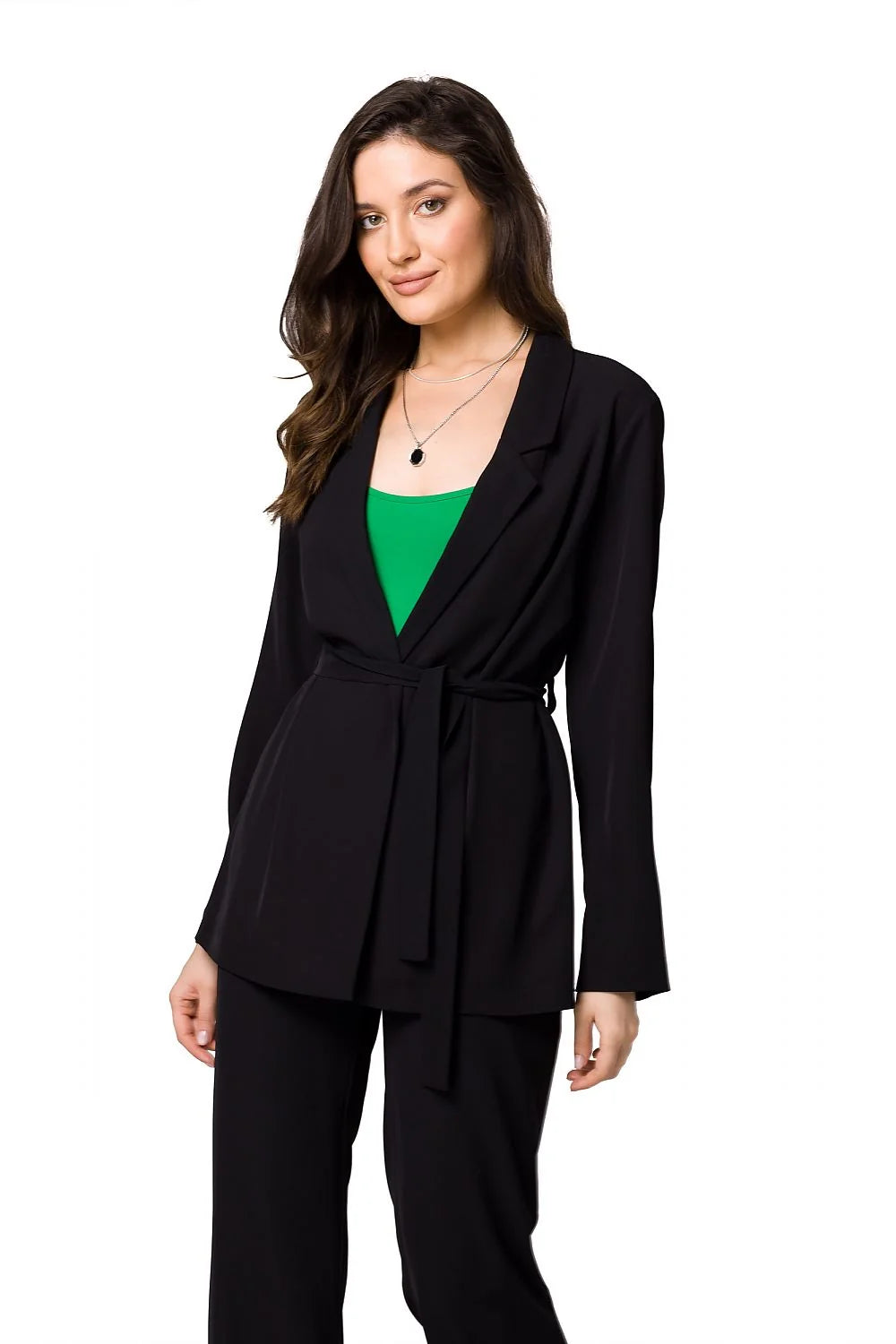 blazer femme makover élégant sophistiqué noir ceinturé ajustée manches longues épaules structurées col revers tissu fluide polyester elasthanne