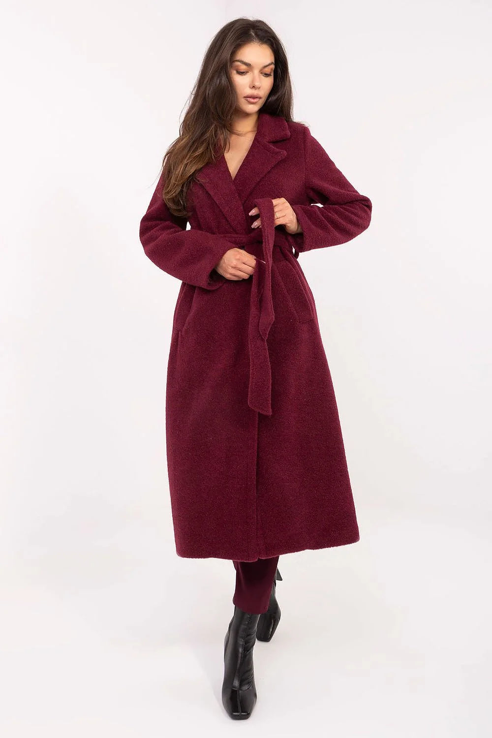 manteau long ceinturé femme bordeaux bouclé polyester col tailleur manches longues coupe droite double boutonnage ceinture nouée poches latérales discrètes