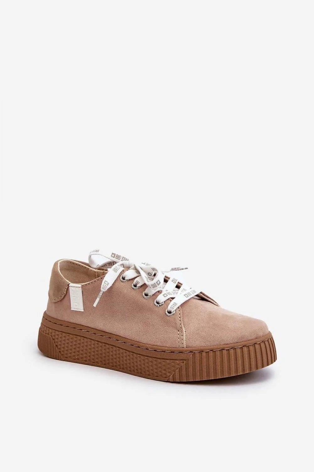 Baskets femme suédine beige plateforme épaisse semelle crantée bout rond lacets blancs imprimés œillets métalliques col rembourré