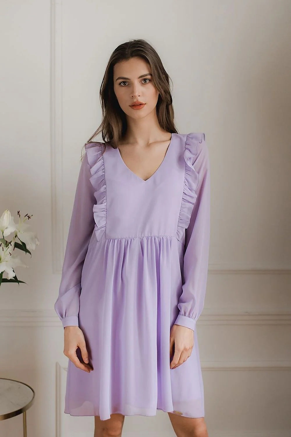 robe cocktail mousseline blanche manches longues volants coupe midi ajustable ceinture intégrée col V décolleté romantique fluide doublure opacité élégante