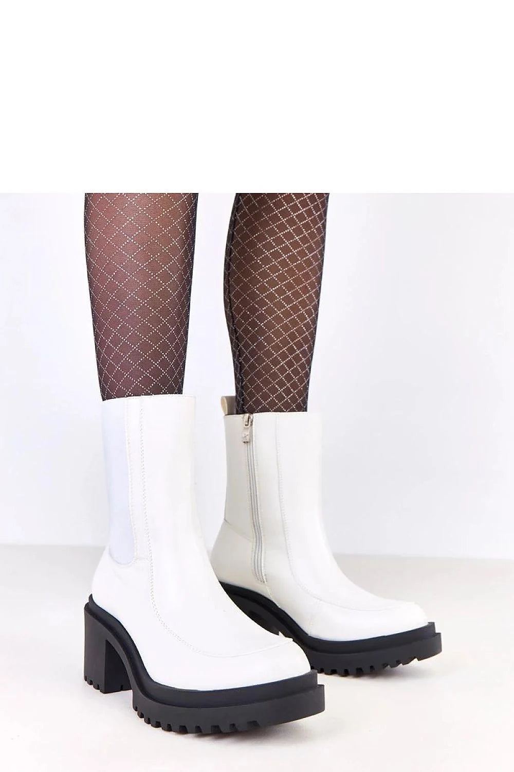 bottines femme mi mollet blanches cuir synthétique zippées inserts élastiques côtés doublure chaude bout arrondi semelle plateforme noire