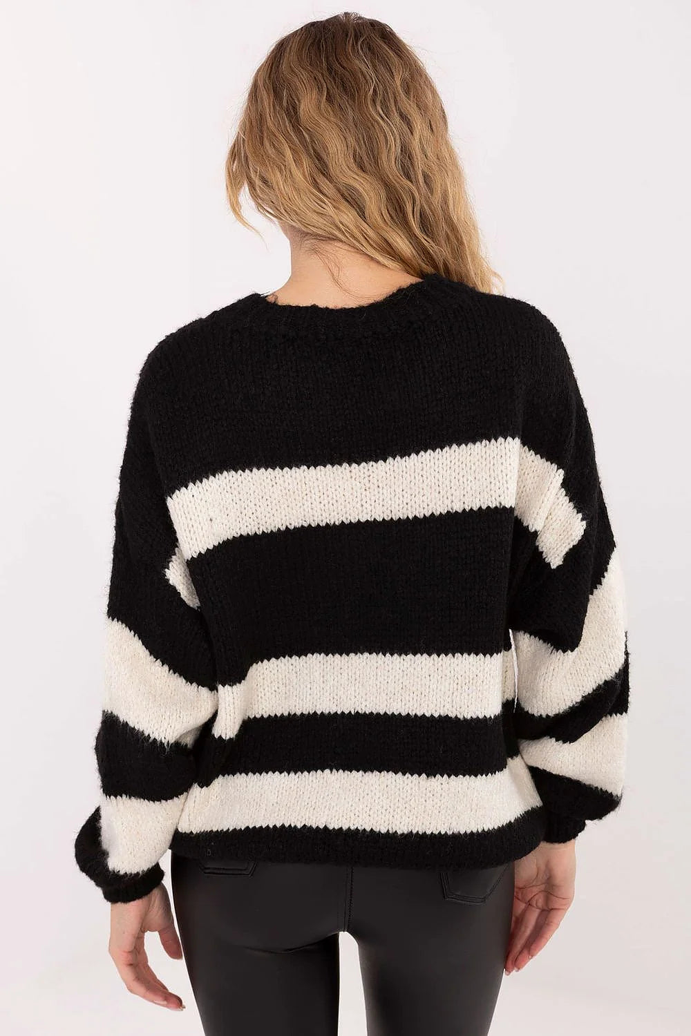 pull femme oversize maille épaisse tricotée bicolore noir blanc larges rayures jacquard inscription AMOUR col rond manches longues bouffantes
