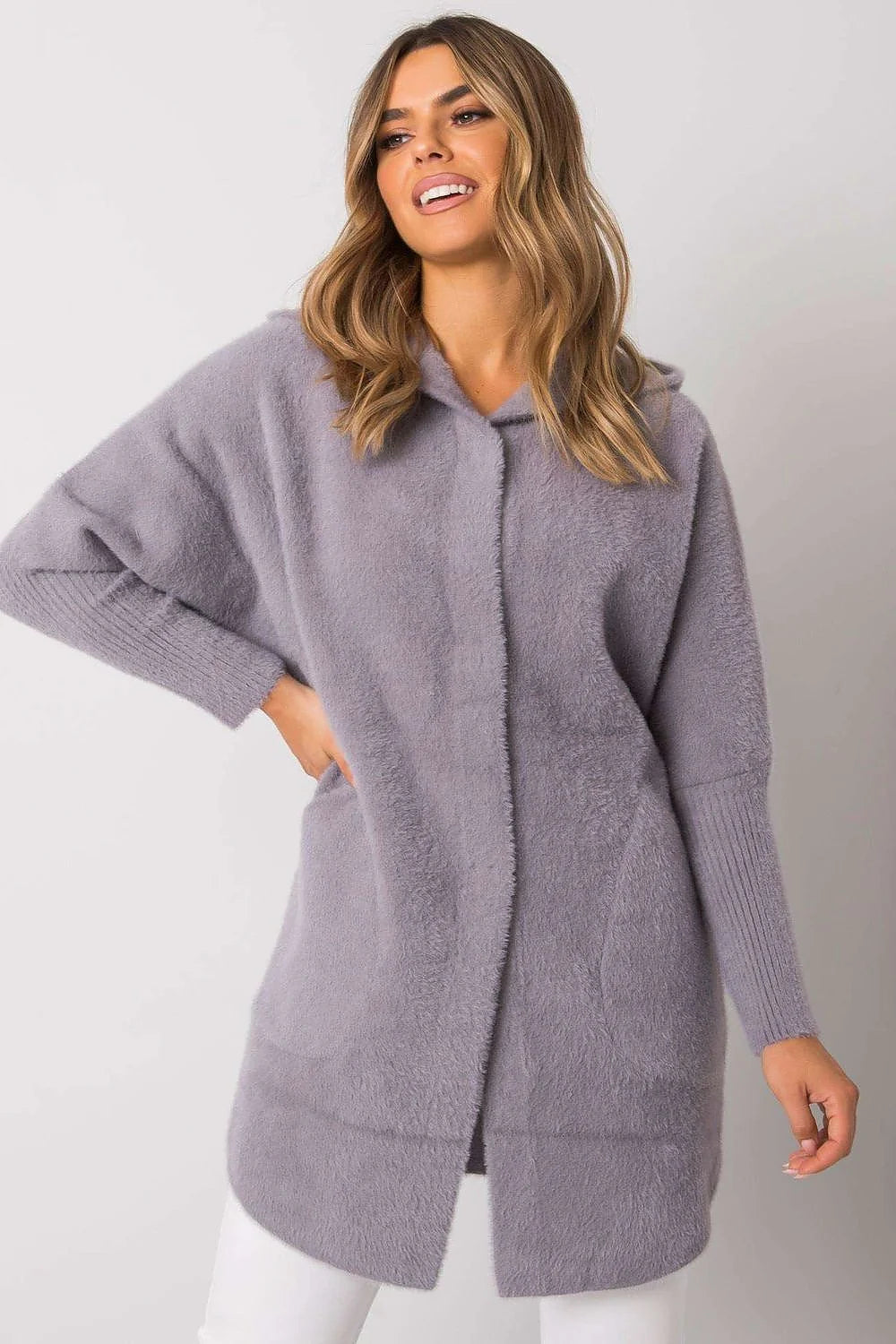 Manteau pour femme style cocooning asymétrique capuche poches latérales couleur lavande douce matériau doux pelucheux automne hiver