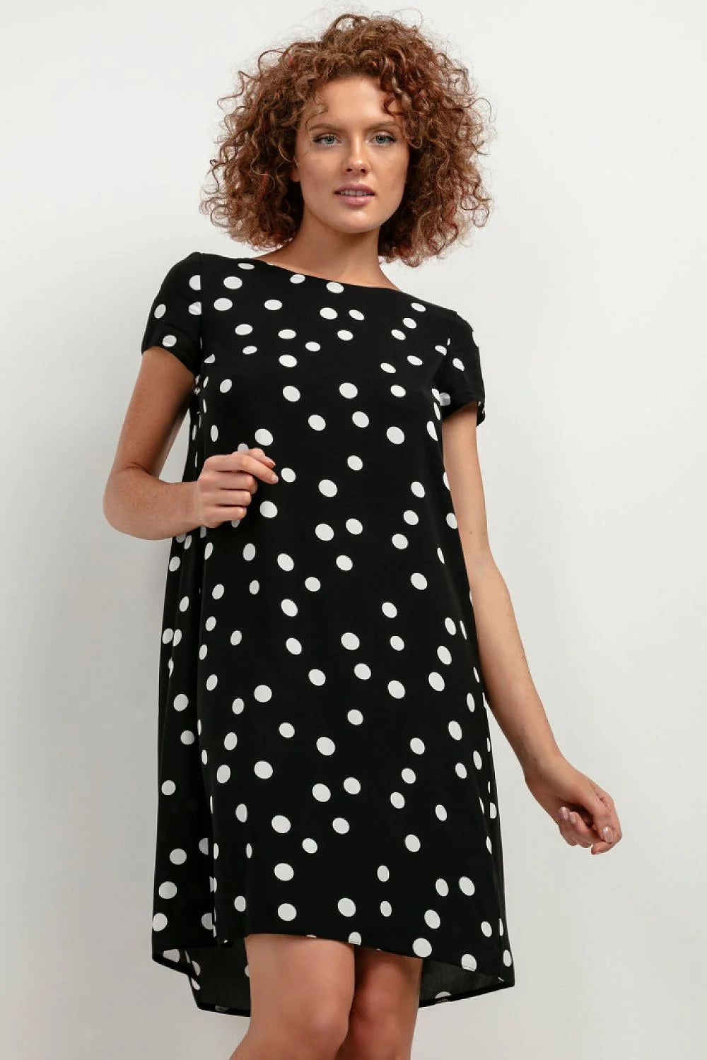 Robe de jour Tessita noire pois blancs trapèze courte matière douce femme style rétro moderne