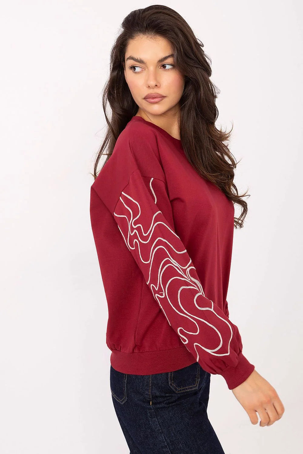 sweatshirt femme bordeaux col rond coupe décontractée épaules tombantes manches bouffantes broderies linéaire blanche molleton léger coton élasthanne confort quotidien