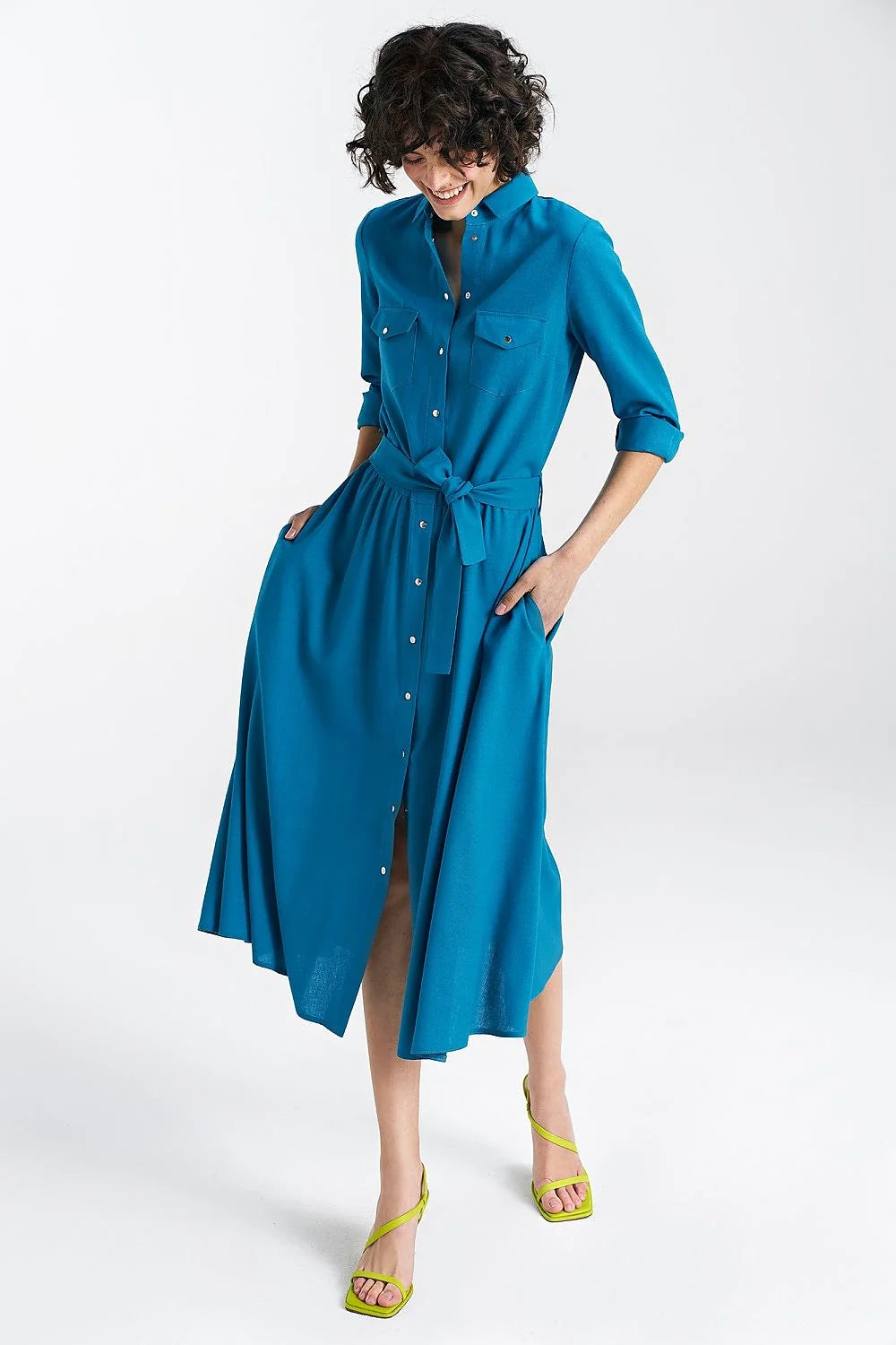 Robe chemise femme design élégant bleu turquoise vif manches longues boutons métalliques ceinture assortie