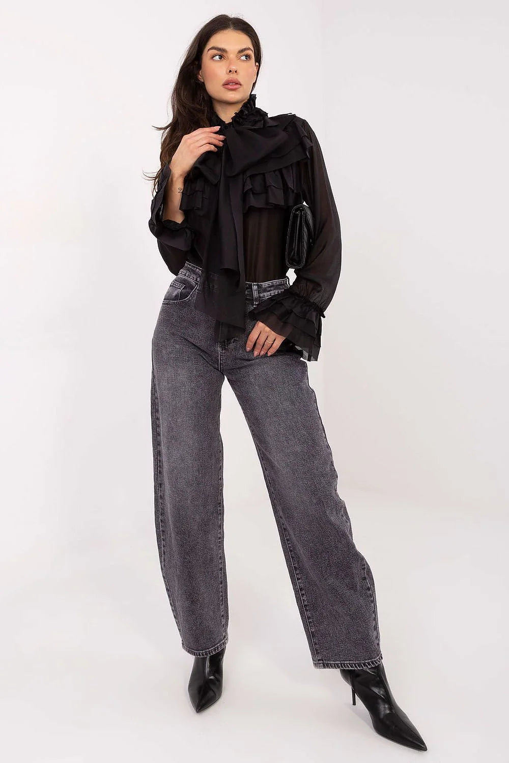 chemise femme noire col montant lavallière nouée plastron volants superposés manches longues poignets froncés mousseline semitransparente tencel polyester légère romantique