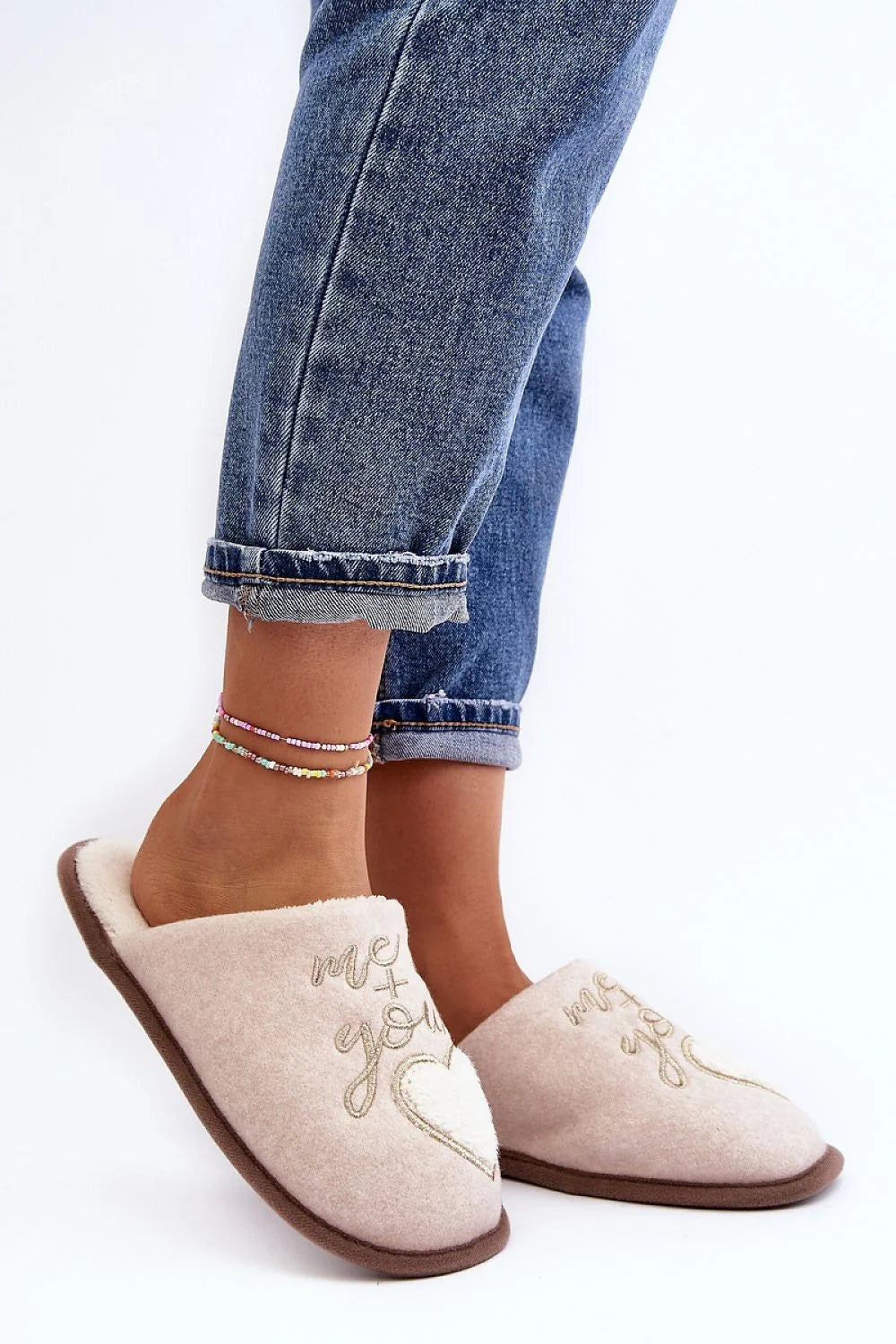Pantoufles pour femmes en laine douce, style chic, semelle fourrure, confort intérieur, idéales pour l'hiver