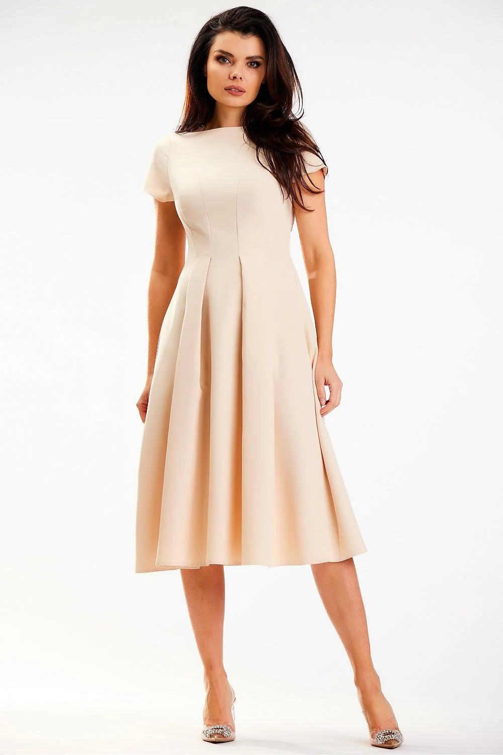 Robe de jour élégante pour femme midi manches courtes dos zip tailleur nude polyester élasthanne conçue en Pologne finitions soignées