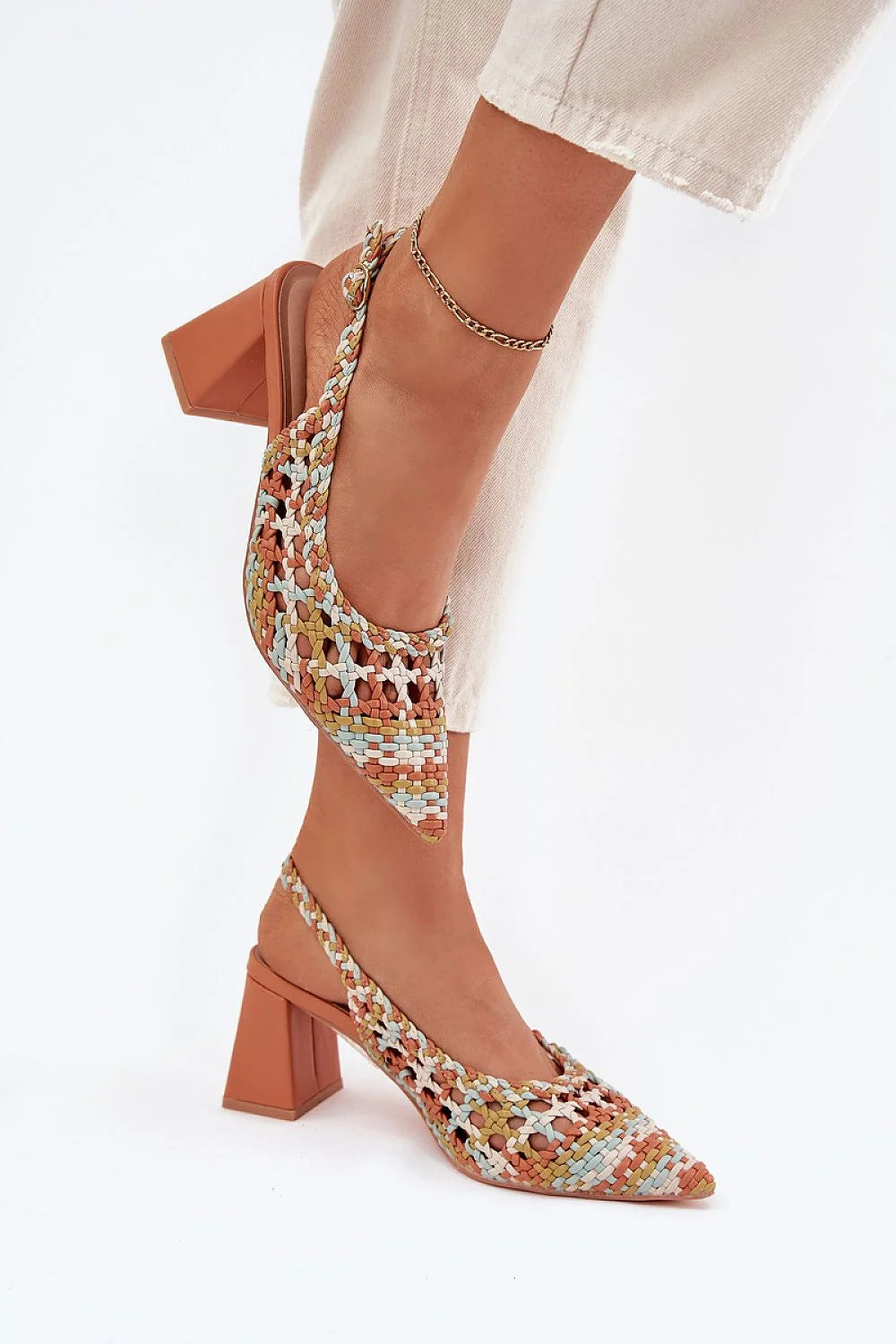 sandales talons bloc carré sept centimètres tressé multicolore bout pointu bride réglable boucle simili cuir semelle confortable durable bohème chic