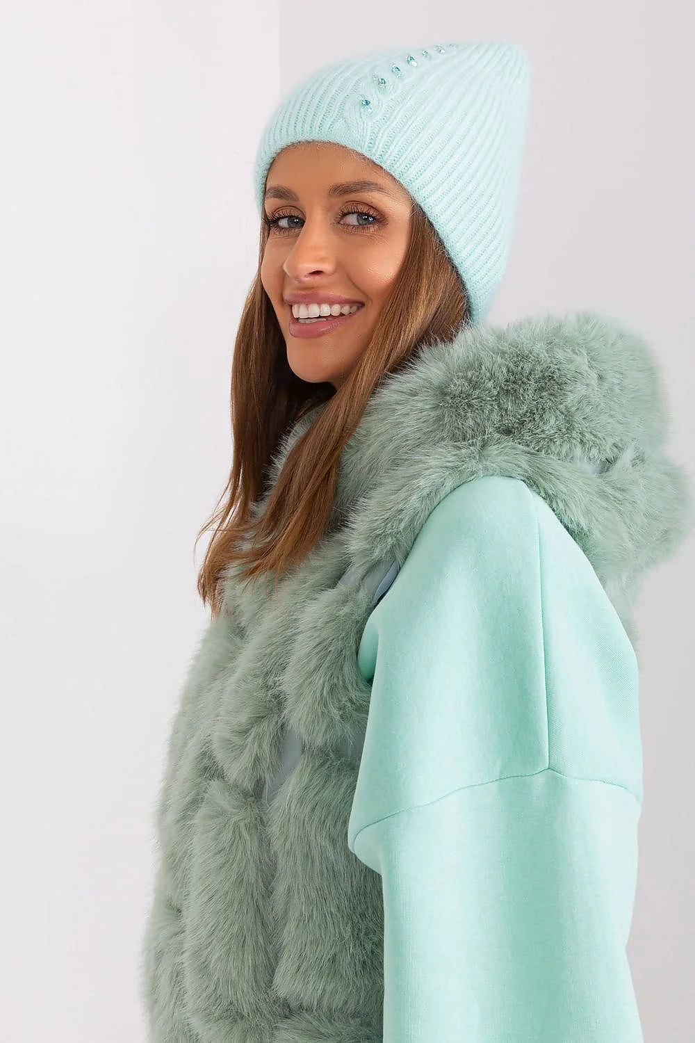 bonnet menthe angora acrylique tressé côtelé perles bleues doux chaud ajusté beanie femme élégant cosy chic