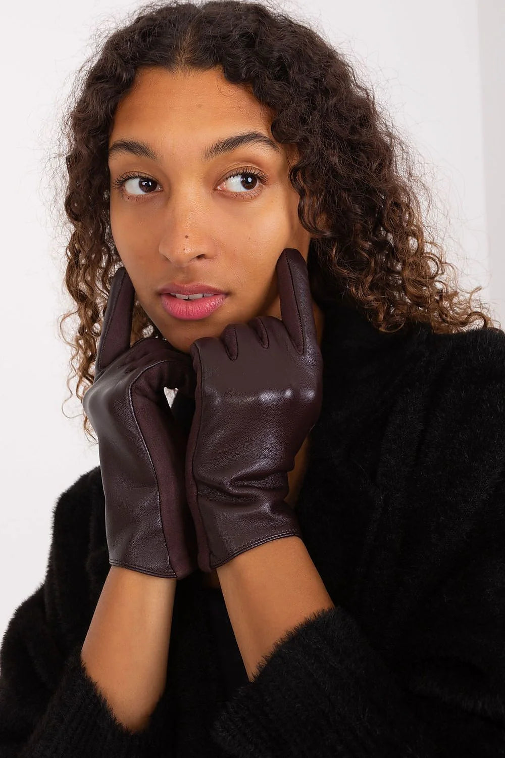 Gants élégants pour femmes en polyuréthane et polyester, couleur marron foncé, design intemporel avec broderie fleur index ajusté