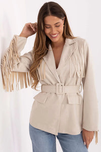 veste suédine daim beige clair imitation mi longue cintrée taille ceinture boucle recouverte col tailleur franges longues manches poches rabat