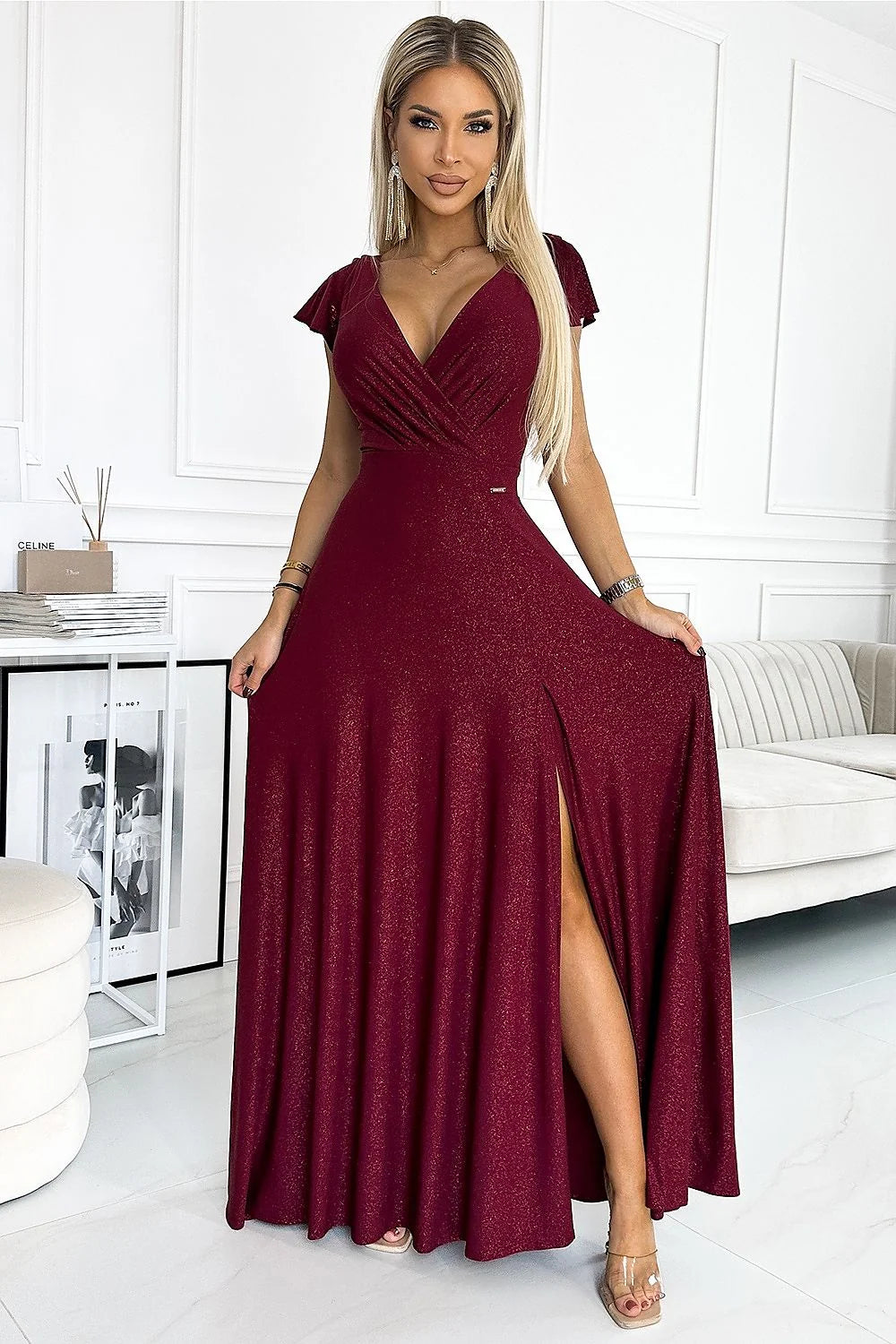 robe soirée longue bordeaux paillettes décolleté plongeant manches papillon taille cintrée jupe évasée fente latérale scintillante extensible élégante sophistiquée gala