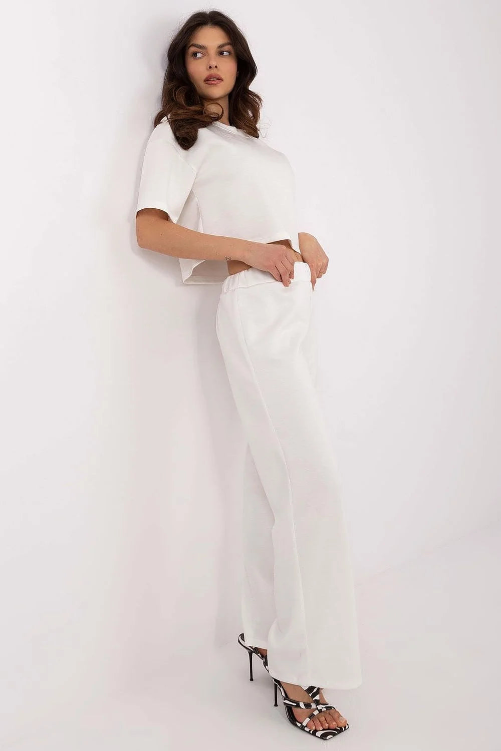 Ensemble femme Italy Moda crop top manches courtes pantalon large taille haute matériau doux couleur blanche