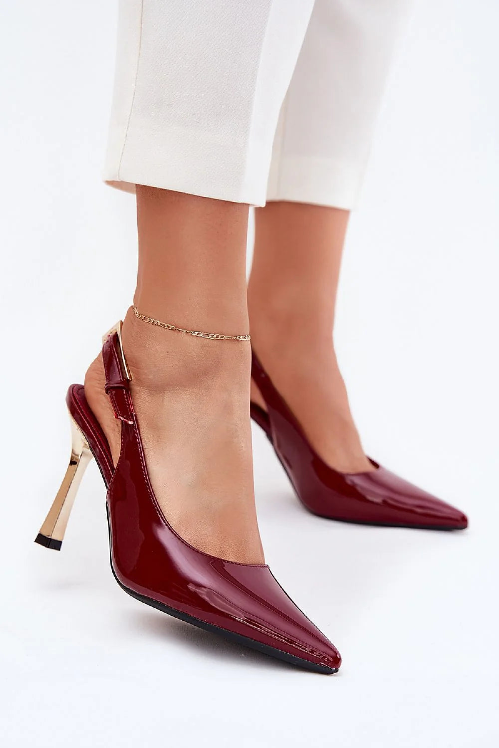 Escarpins élégants pour femmes en cuir verni bordeaux talons aiguilles style moderne occasion spéciale