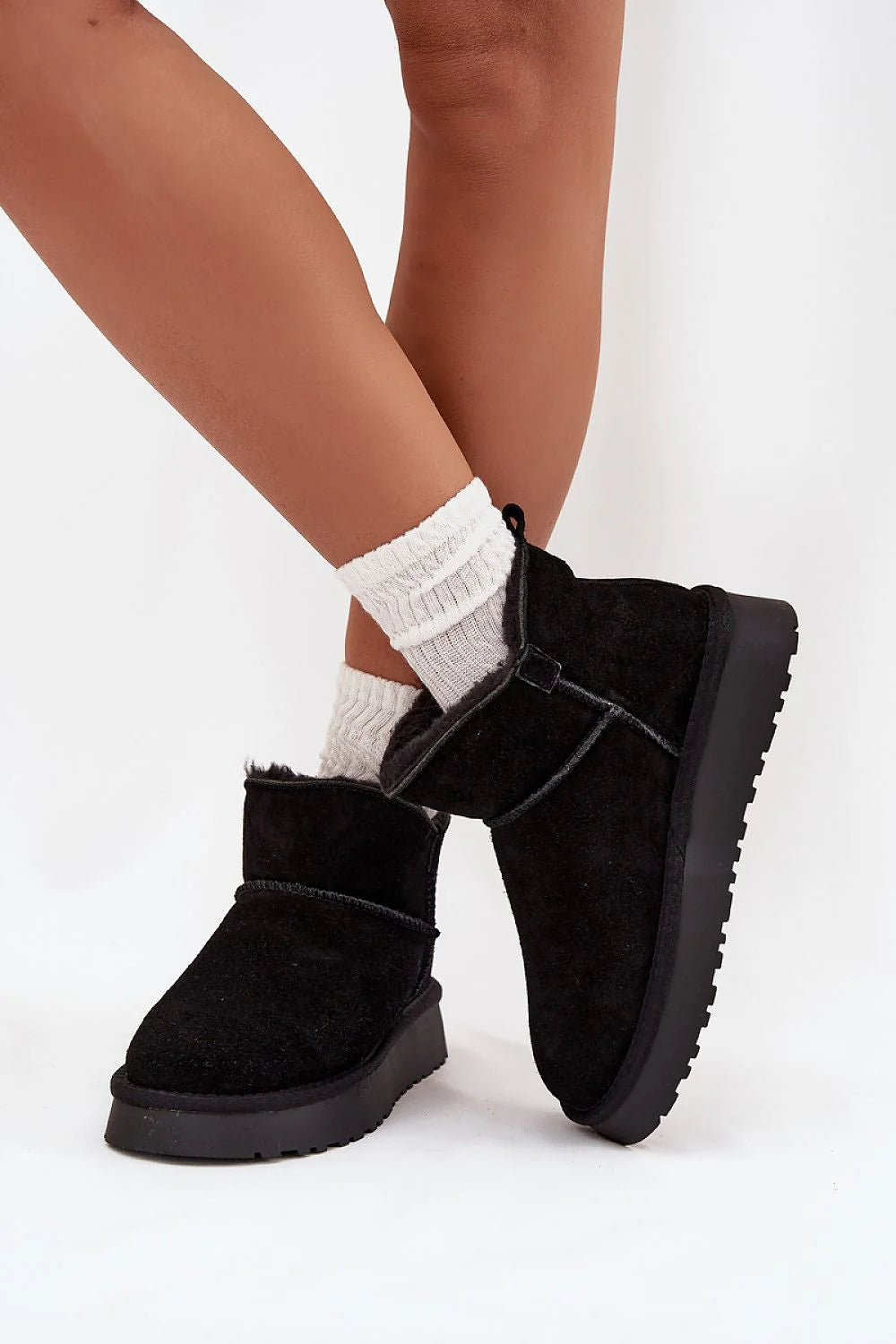 bottines femme hiver Vinceza suédine noire bout arrondi coutures décoratives slipon doublure fourrure apparente semelle plateforme crantée caoutchouc