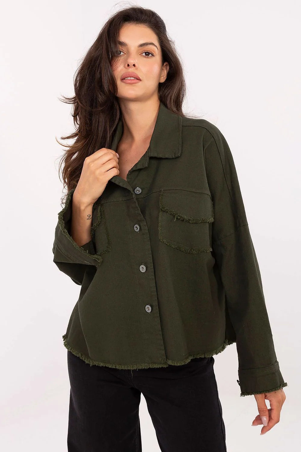 chemise jean femme manches longues kaki olive overshirt shacket boxy courte hanches col classique boutonnée poches rabats sergé coton stretch