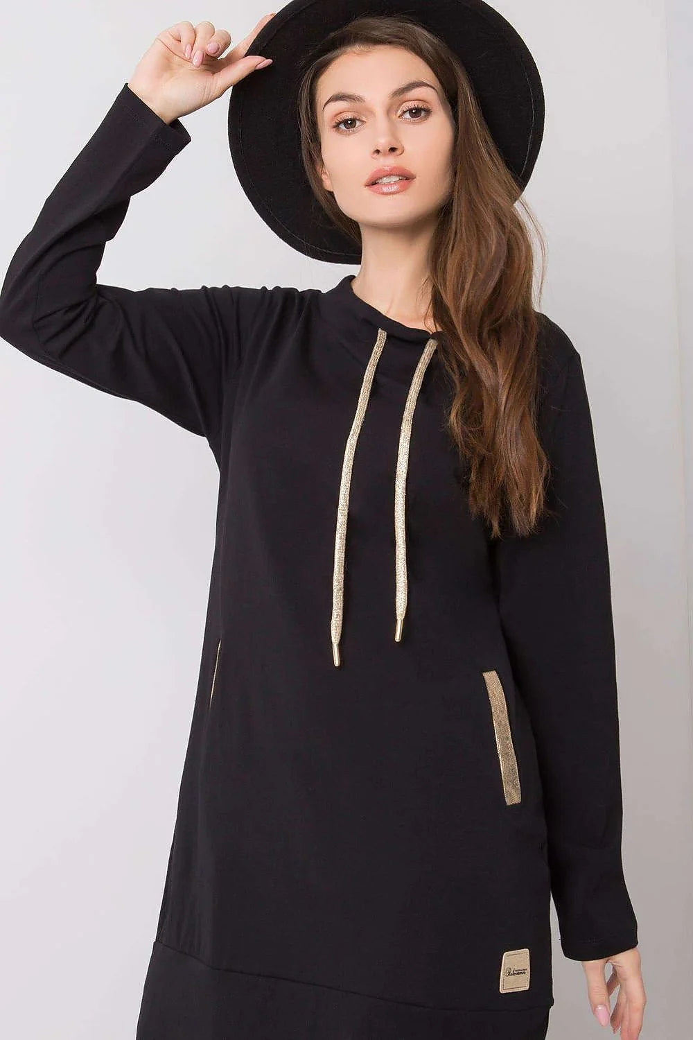 Robe blanche coton élasthanne élégante moderne manches longues détails dorés coupe droite décontractée casual
