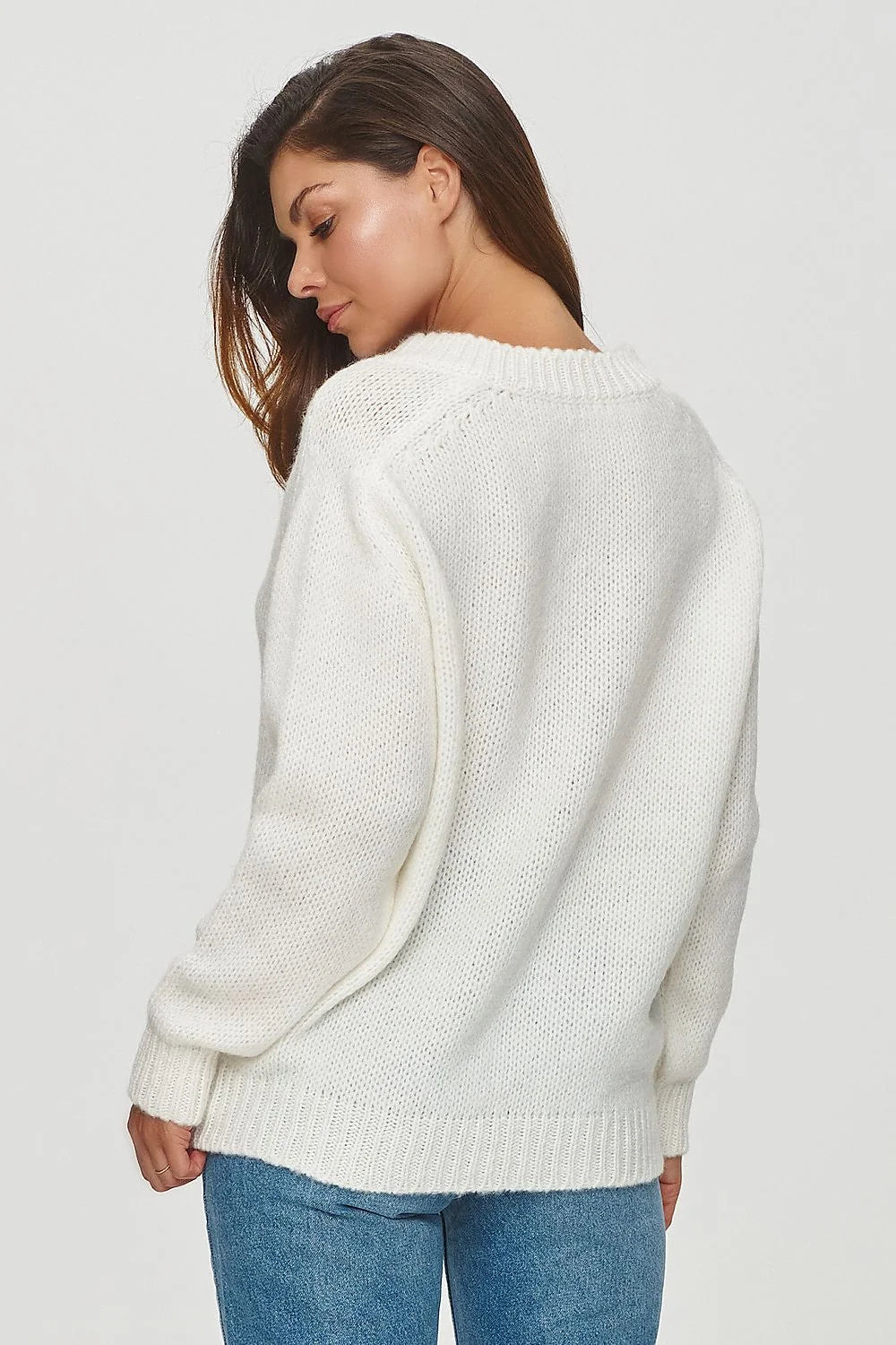 Pull-over féminin Chandail Makadamia ample manches longues côtelés encolure V laine coton blanc confort style classique intemporel femme