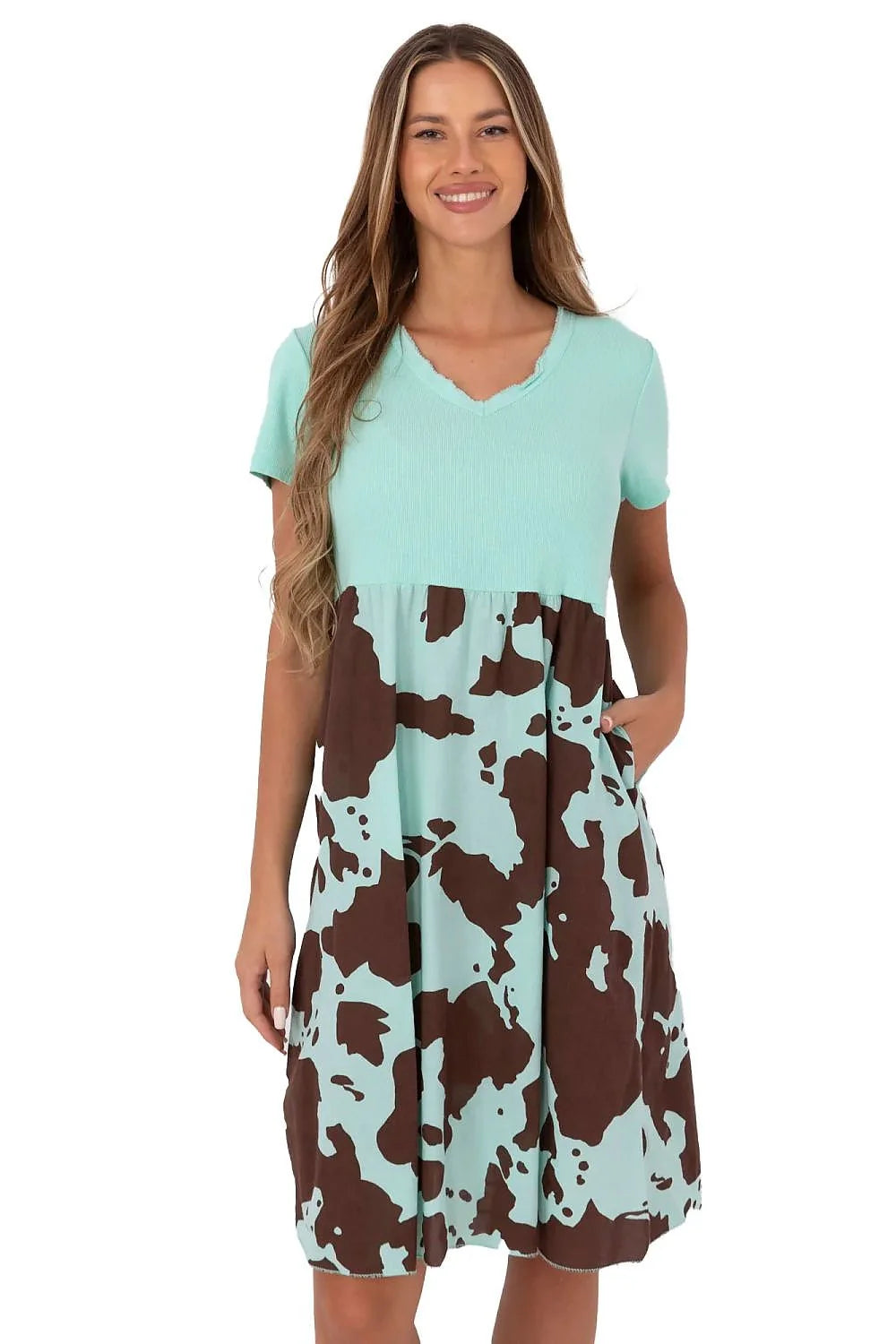 Robe de jour Italy Moda bicolore mint et marron motif tâches vache V-neck manches courtes femme