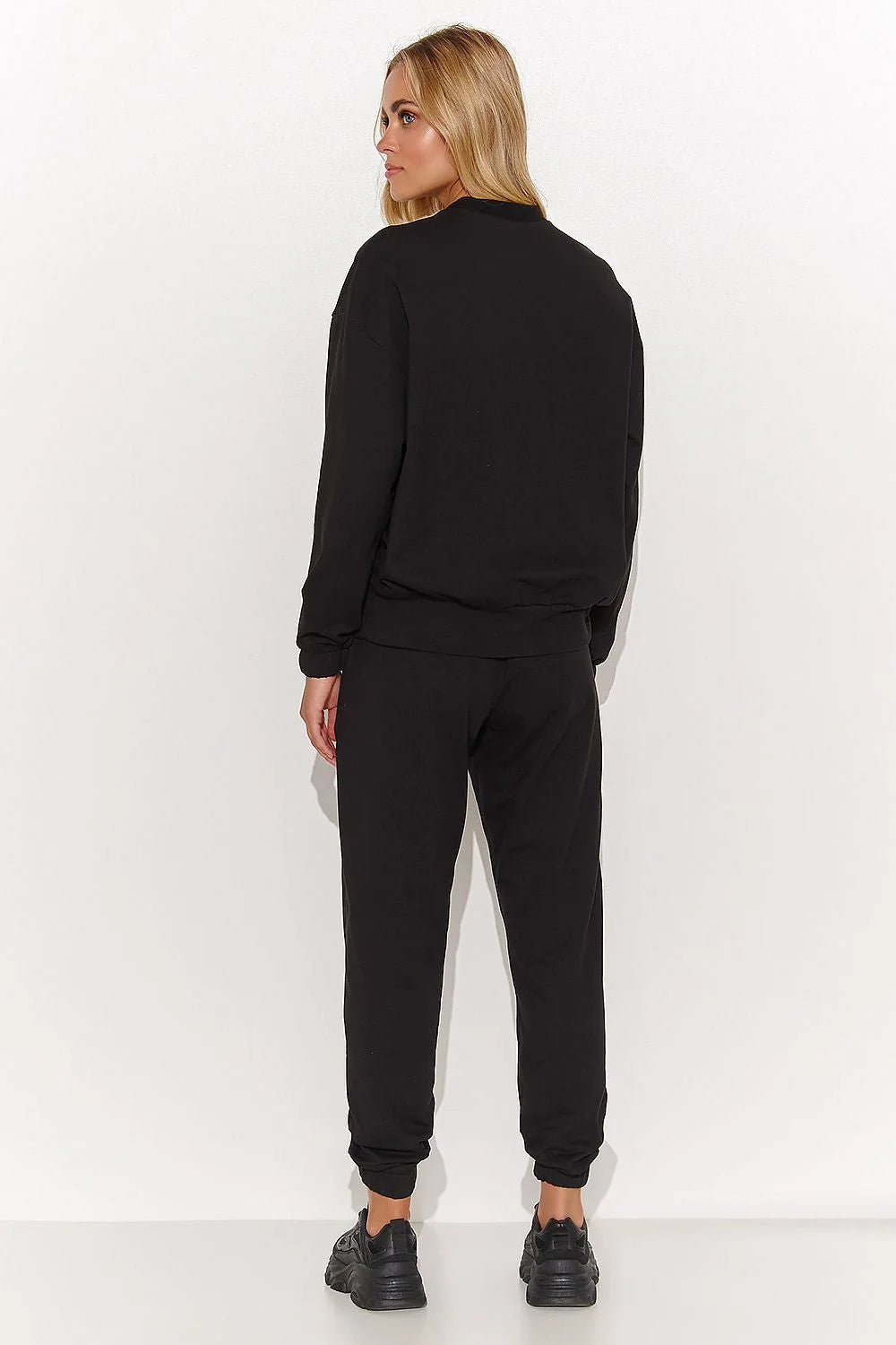 ensemble Makadamia femme noir sweatshirt pantalon jogger oversize col rond molleton doux taille élastique chevilles côtelées poches latérales broderie tonale