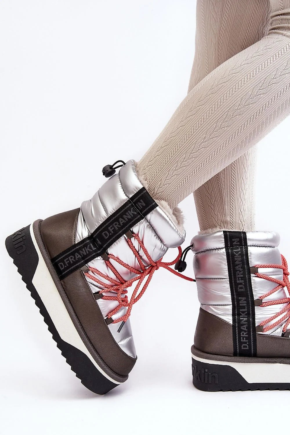 Bottes de neige Step in style pour femmes, design moderne audacieux, matériau végétalien imperméable, fourrure synthétique blanche, semelle antidérapante, hauteur 19 cm, style hivernal élégant