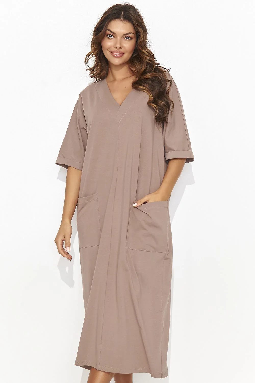 robe jour élégante longue mi mollet manches troisquarts retroussées coupe droite ample poches plaquées coton taupe confortable respirante minimaliste intemporelle