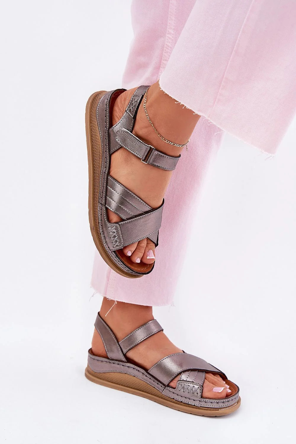 Sandales Step in style pour femmes en cuir naturel plateforme velcro style élégant métallisé gris argenté été