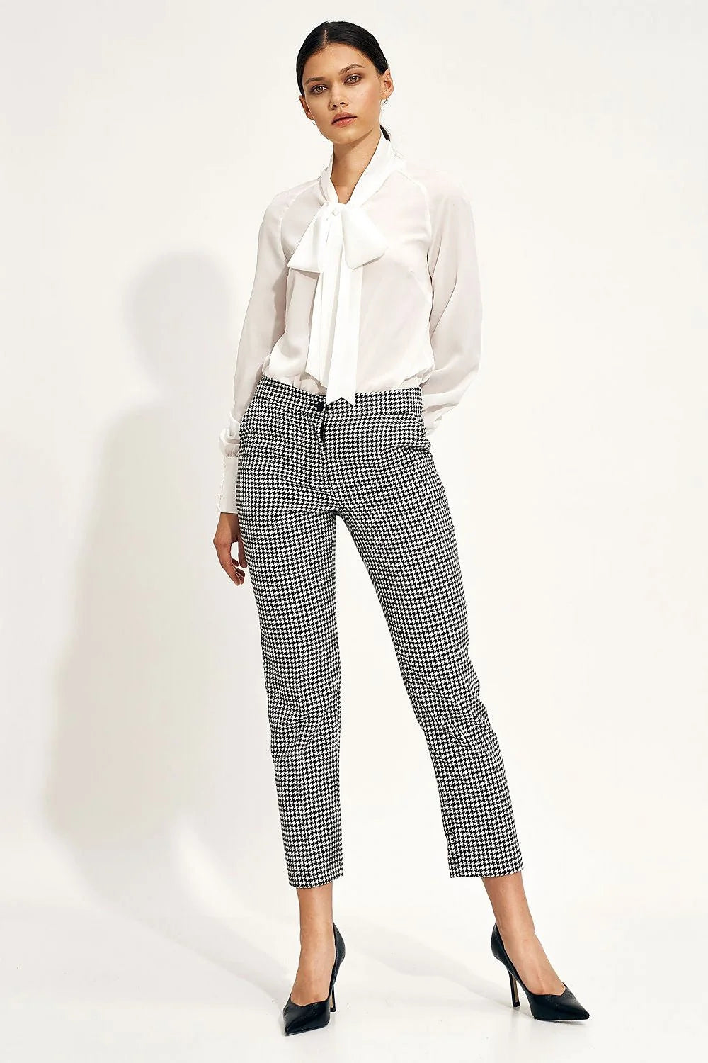 pantalon femme slim cigarette tailleur microcarreaux noir blanc beige taille mihaute cheville fuselé structuré elastique poches plates élégant