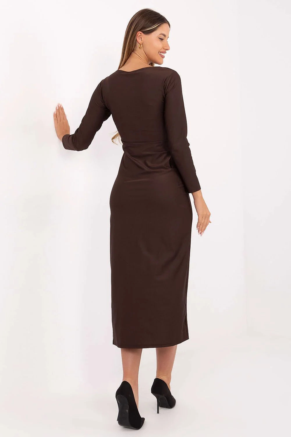robe soirée portefeuille midi marron chocolat stretch manches longues encolure bateau drapé taille boucle dorée fente latérale haute ajustée élégante