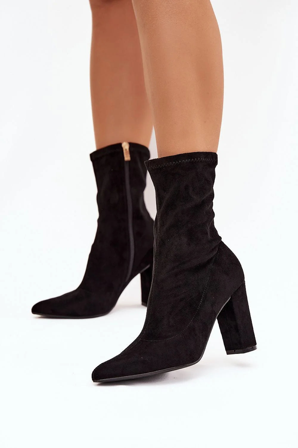 bottines femme suédine écologique noir talon bloc haut stable bout pointu tige mimollet ajustée fermeture éclair latérale dorée coutures subtiles