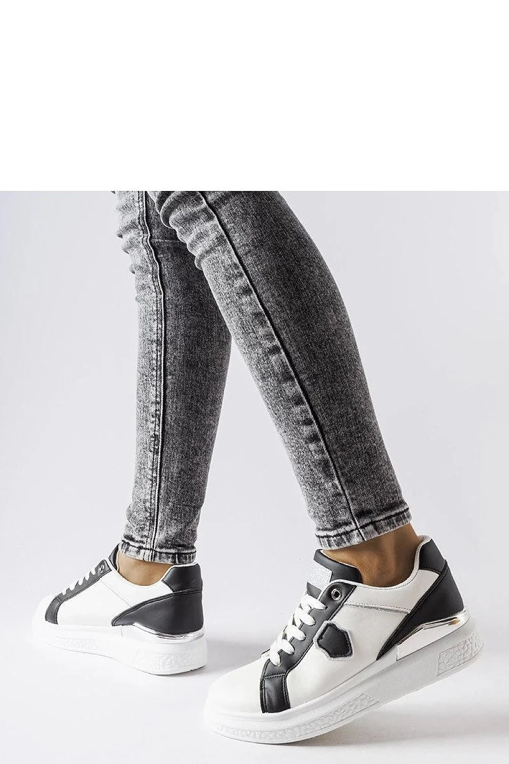 baskets femme basses blanches noires cuir synthétique urbaines confortables rembourrées semelle épaisse amorti antidérapante lacets métalliques coutures hexagone