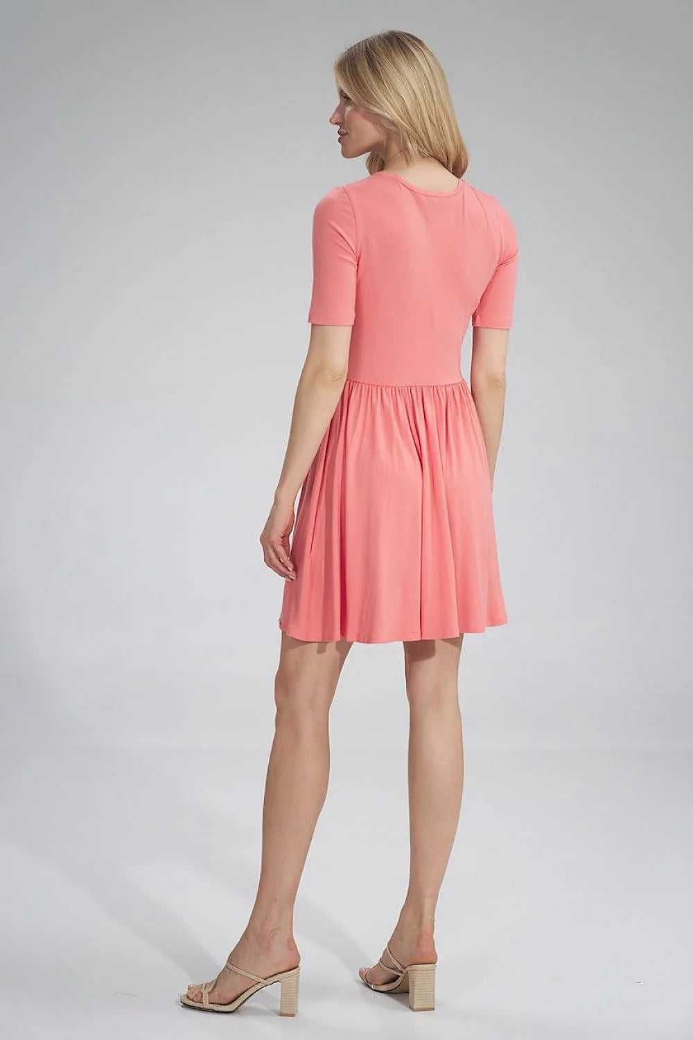 Robe mi-longue rose corail en jersey élasthanne, style casual chic, confort estival féminin