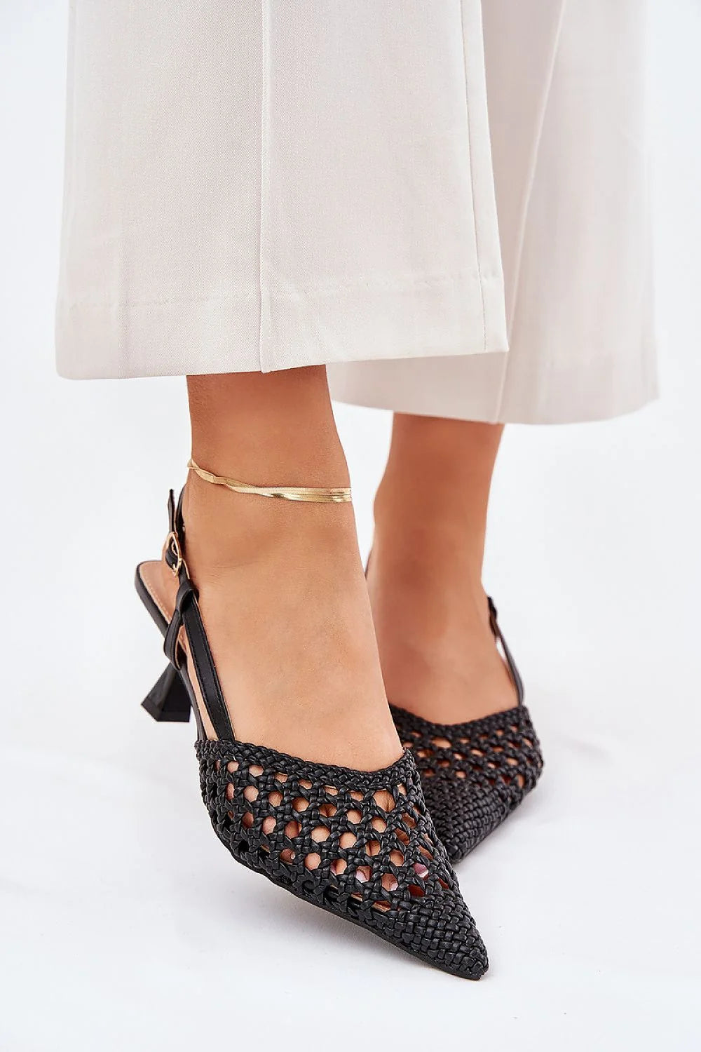 Chaussures femmes slingback talon ouvert cuir écologique design sophistiqué occasions spéciales soirée élégance noire
