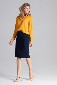 Ensemble professionnel chic blouse chemisier jaune moutarde jupe crayon bleu marine escarpins talons hauts femme