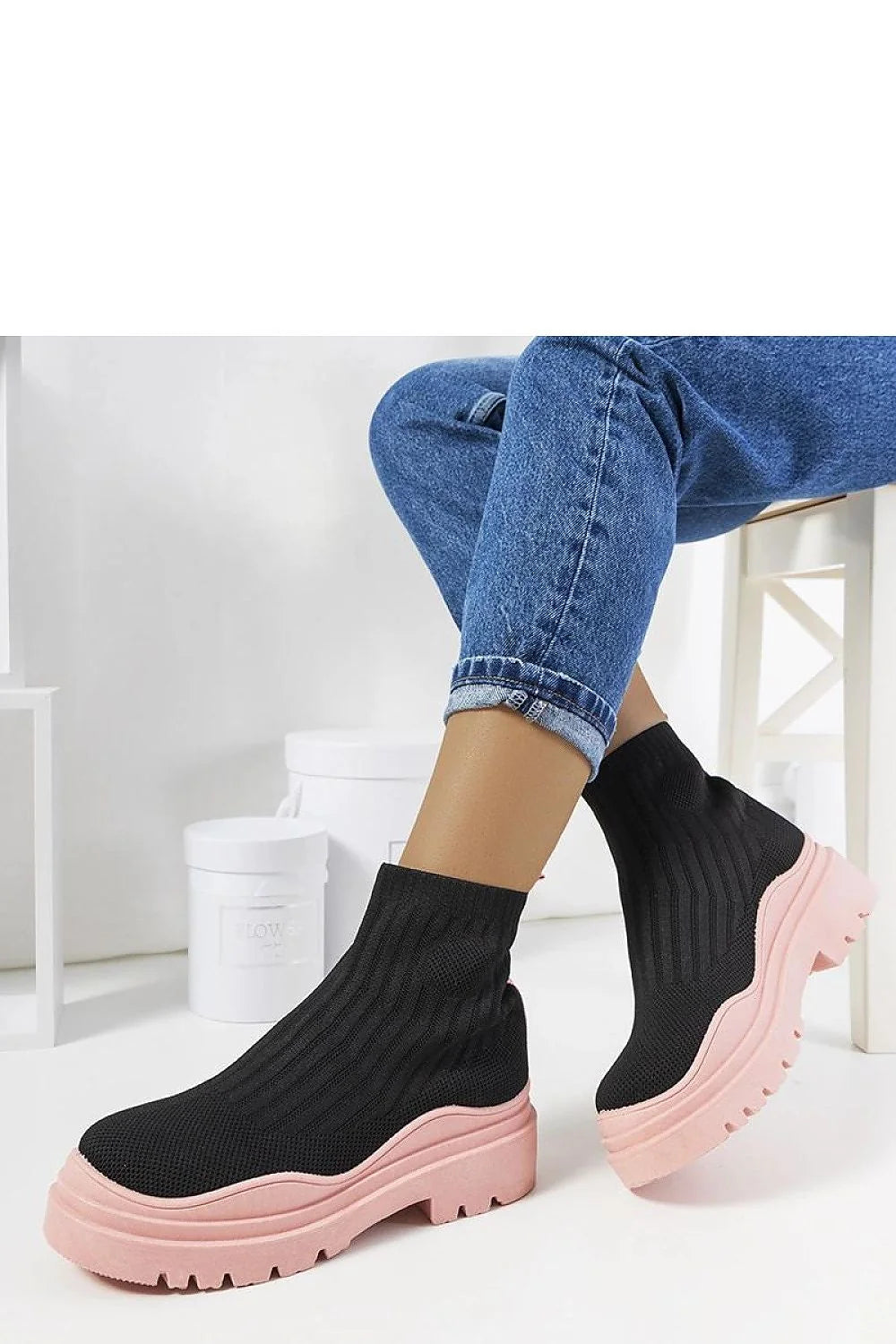 Chaussures femmes design moderne audacieux sock sneaker tissu tricot noir semelle rose pâle montante confort urbain