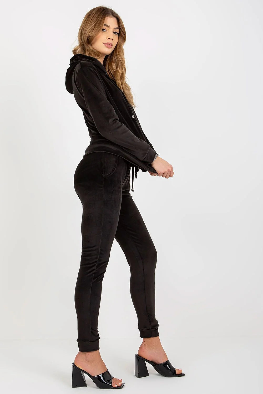 ensemble velours noir hoodie zippé capuche réglable cordon poches zippées pantalon legging slim ajusté cheville élastique