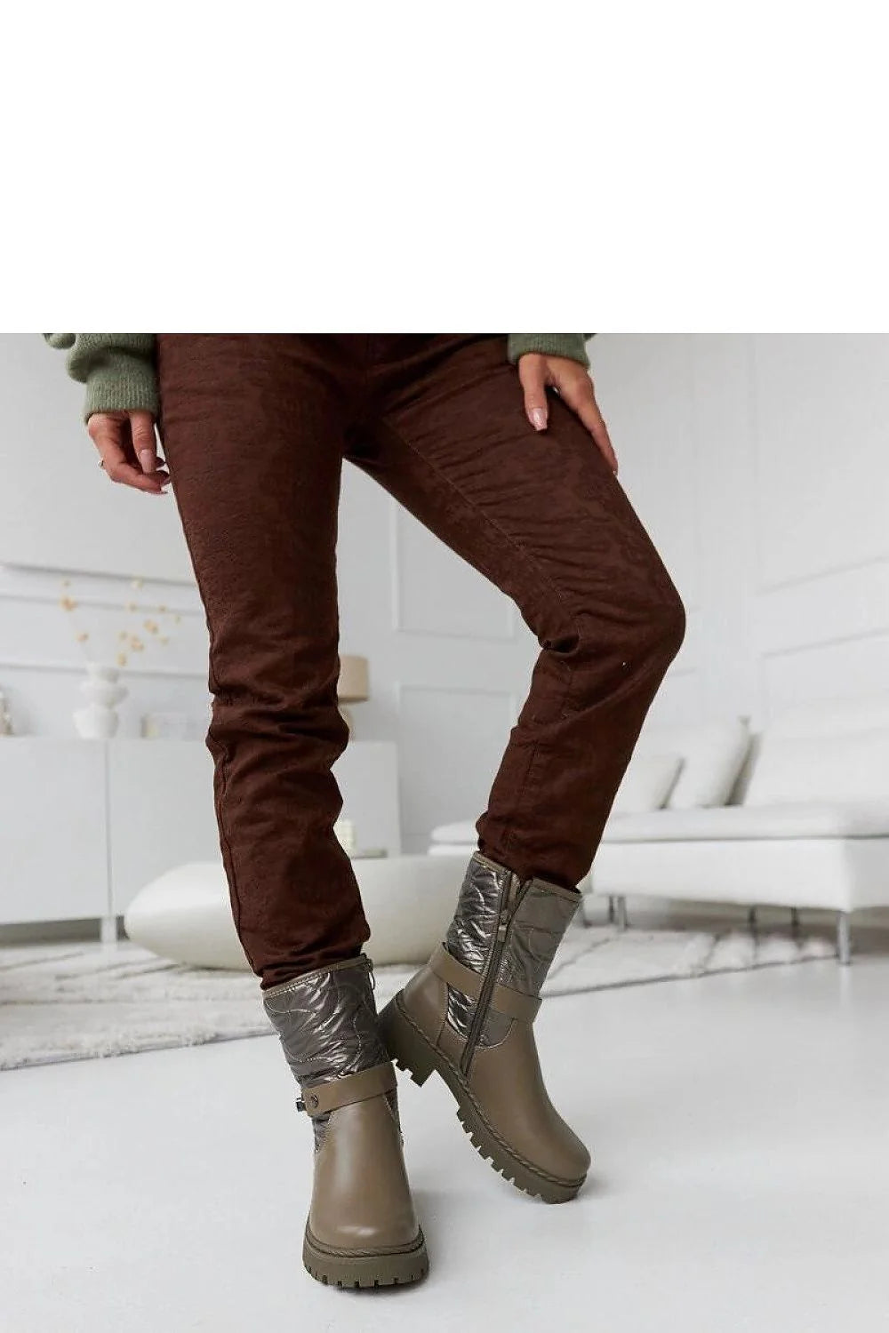 Bottes mode femmes hiver design moderne polyvalent taupe gris matelassé cuir synthétique semelle crantée fermeture éclair