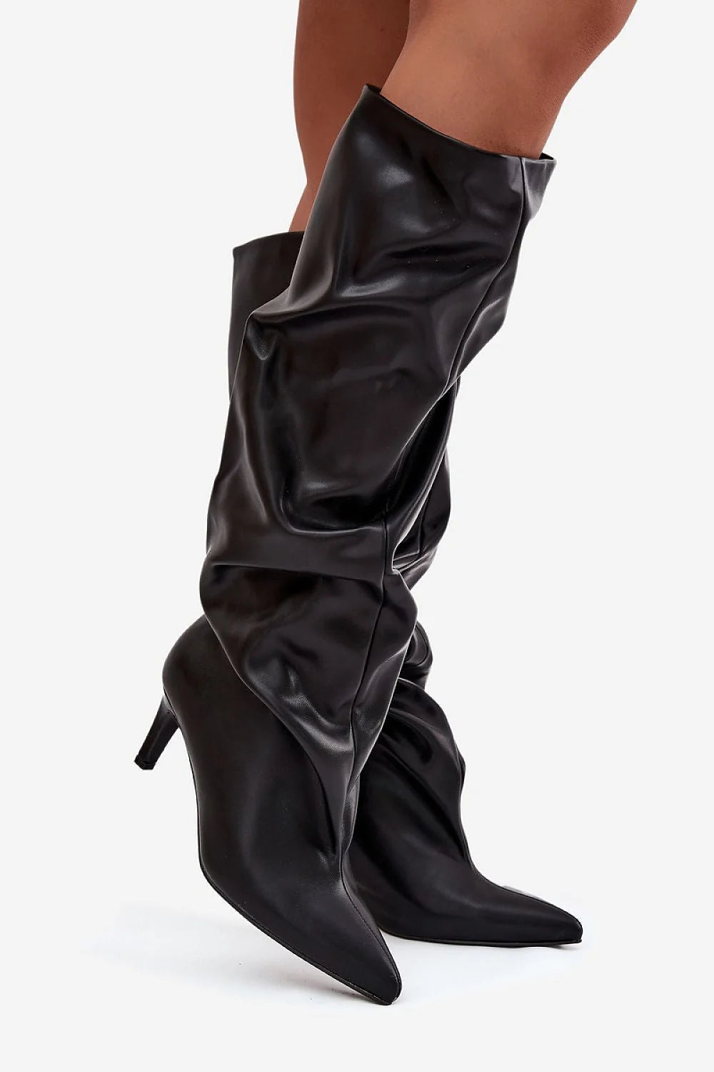 bottes hautes femme simili cuir noir tige froncée effet slouch bout pointu talon effilé moyen finition brillante coupe ajustée cheville