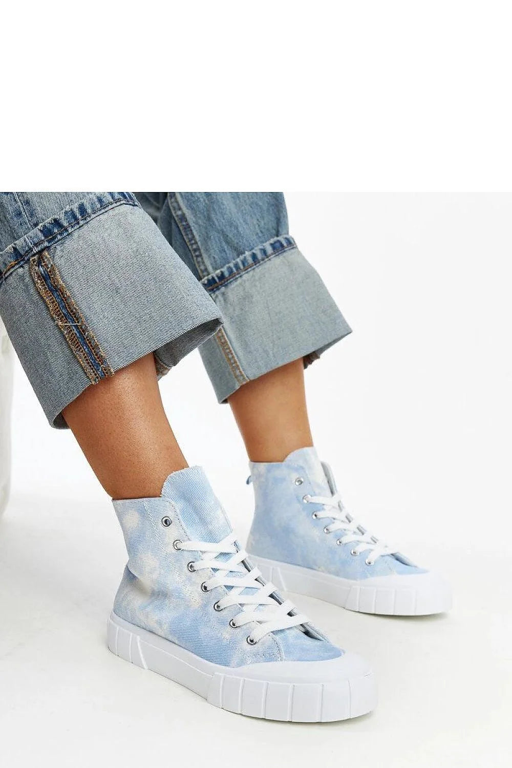 Baskets montantes pour femmes en toile bleu clair, style casual urbain, semelle en caoutchouc, laces blanches, look dégradé, confortable, polyvalente, sneakers modernes, high-top, mode tendance