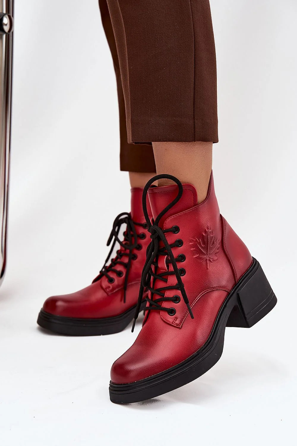 bottines montantes femme cuir artificiel rouge profond talon bloc 6cm semelle antidérapante plateforme bout rond lacets embossage feuille