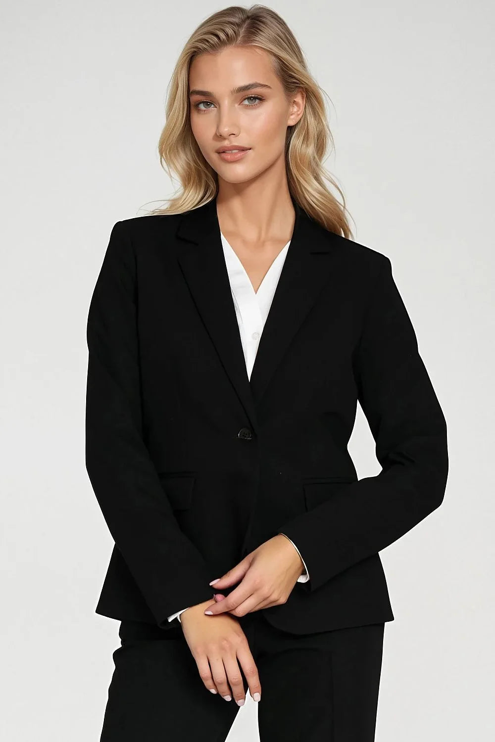 blazer femme tailleur noir cintrée col revers manches longues épaulières structurées poches rabat doublure soyeuse extensible hanche bouton élégante
