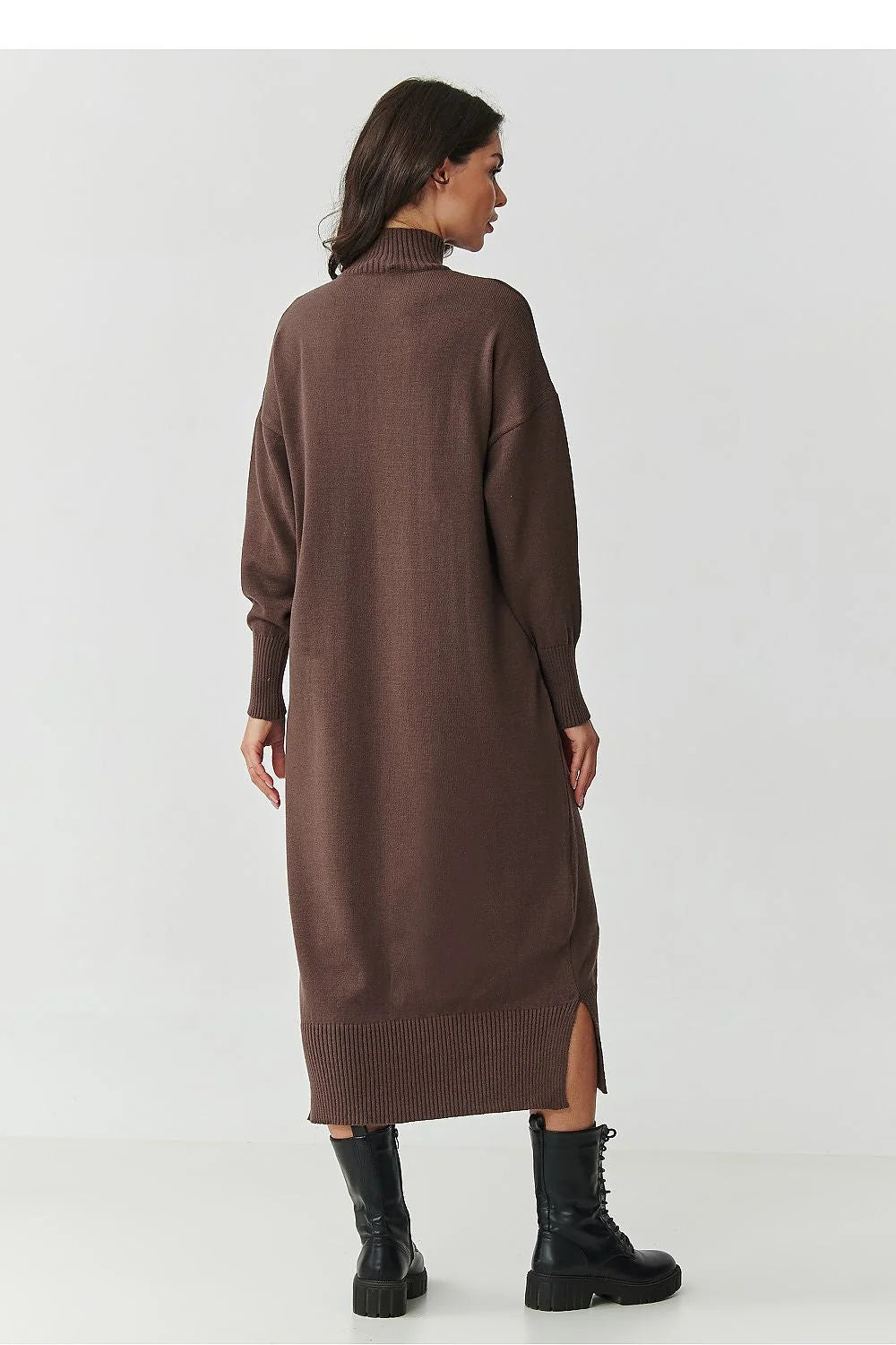 robe pull midi oversize col roulé manches longues maille épaisse côtelée ourlet fentes latérales marron chocolat confortable